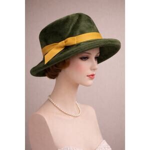 Vintage Italian 60s 70s Mod Sculpted Green Velour Cloche Hat Yellow Ribbon Bow